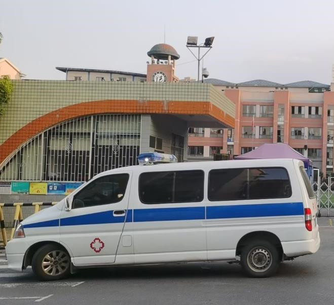 田阳救护车出租护送骨折病人一公里多少钱